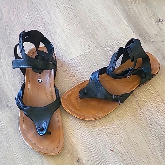 Merrell Shoes - Black Merrell Gladiator Sandals size 9